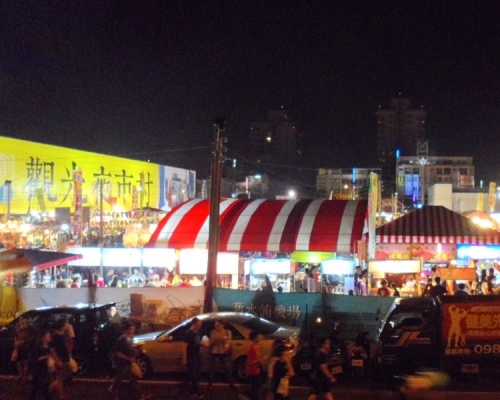 號稱全台最大的「經貿文創觀光夜市」，不到3年就宣布倒閉。網圖