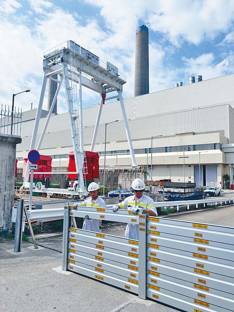 港燈近年持續強化各項電力基建對抗極端天氣的韌性。 港燈近年持續強化各項電力基建對抗極端天氣的韌性。