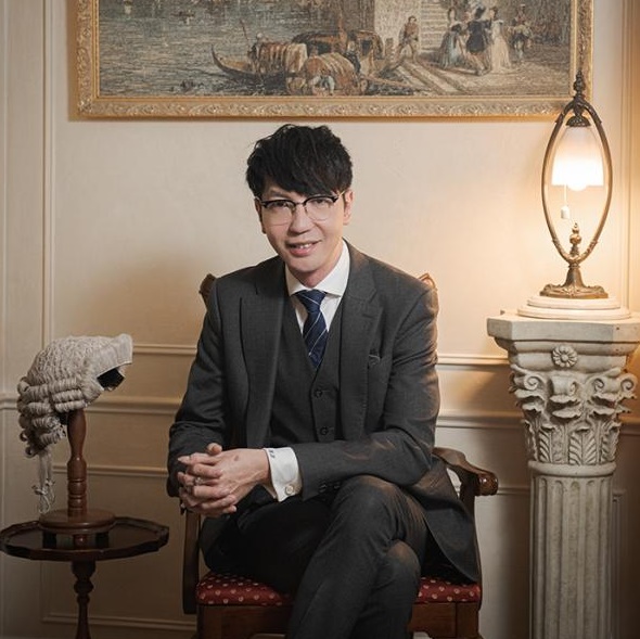 大律師李健志。