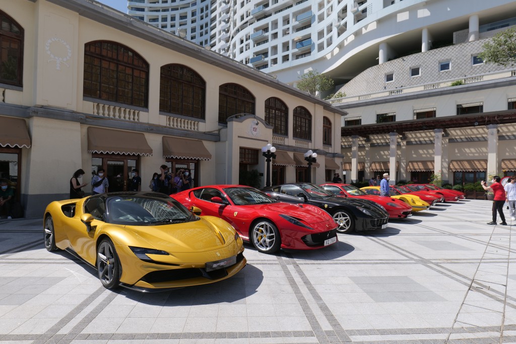 ●一千匹馬力SF90 Spider(左一)，是品牌史上最大馬力車型，身價高達一千萬元。