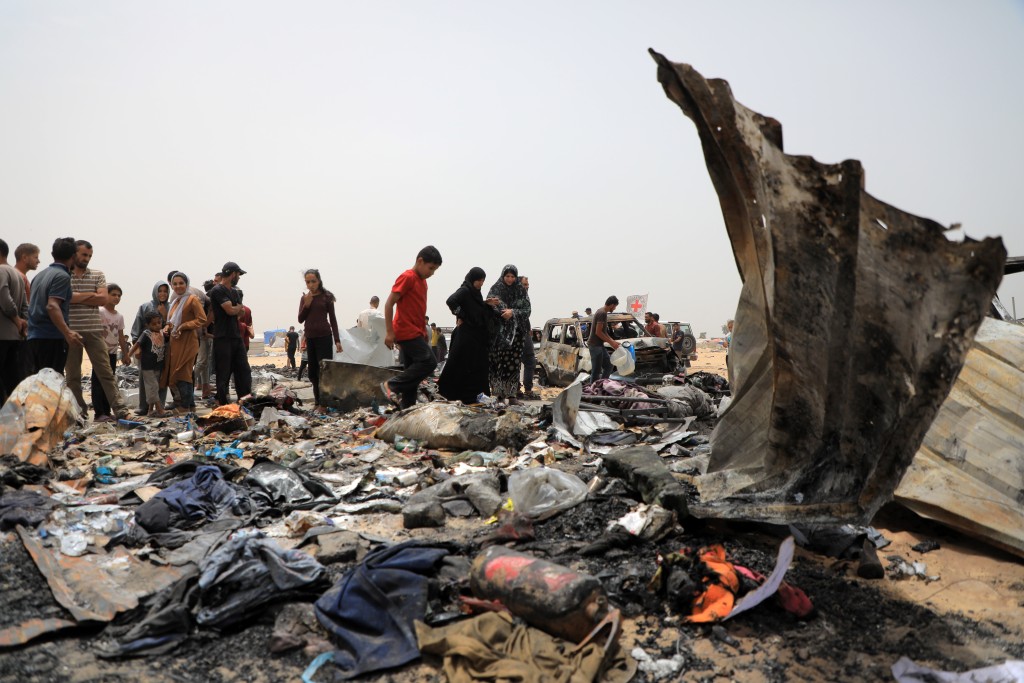 难民营内有至少45人死亡，近250人受伤。新华社