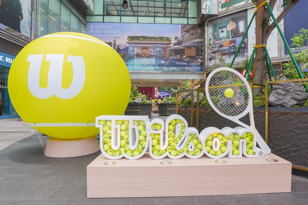 Wilson 專門店開幕期間限定，逾2米高的巨型網球打卡裝置