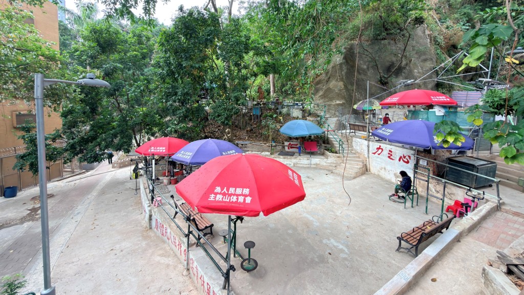 深水埗主教山佔用官地爭議持續。資料圖片