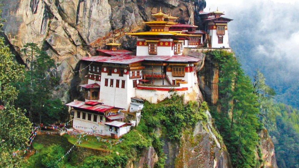 建築在海拔三千多米絕壁上的虎穴寺，是不丹著名景點。 資料圖片