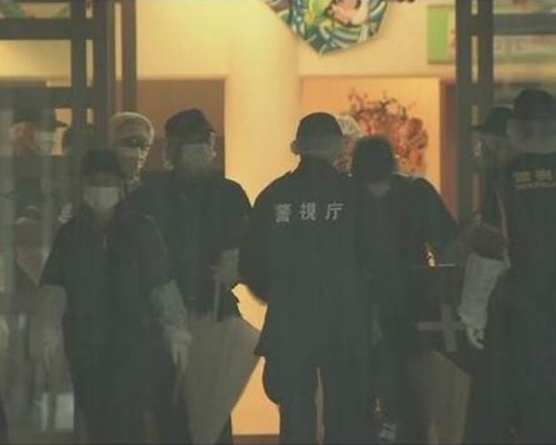 據《NHK》報導,當時有路人經過停車場看到1名男子鮮血直流倒臥地上。(網圖)