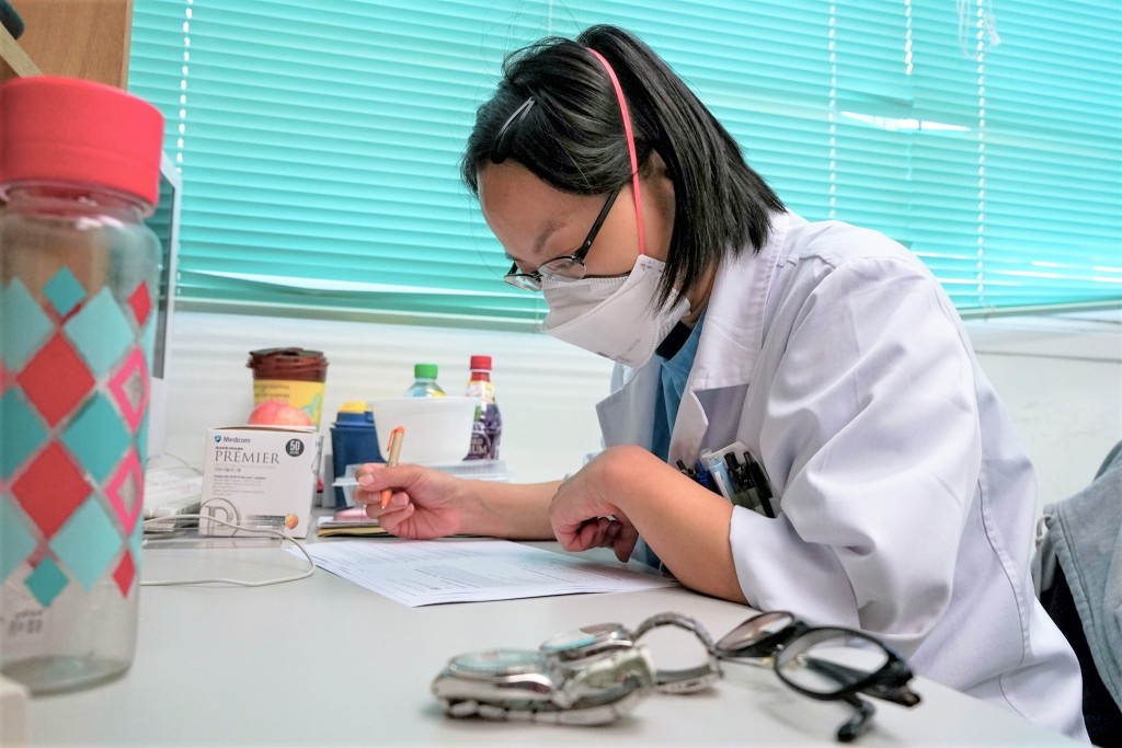 陳淑櫻冀港人勿鬆懈。 伊院通-QEH員工資訊台FB