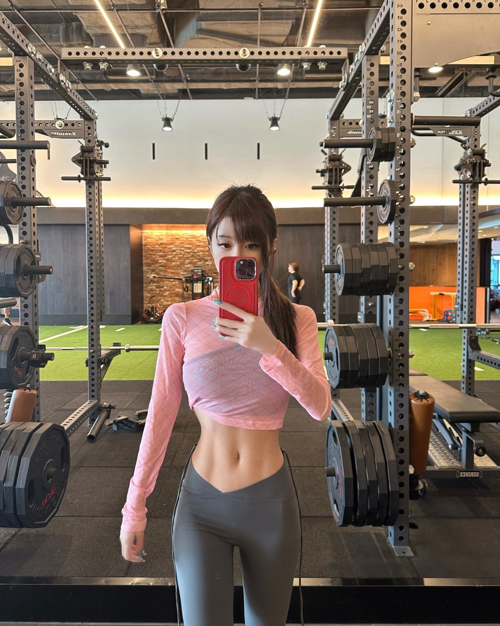 Yumi早前晒出健身的照片，自爆體重下降到42公斤。