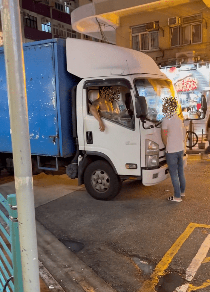 深水埗福榮街發生街頭罵戰。fb：車cam L（香港群組）