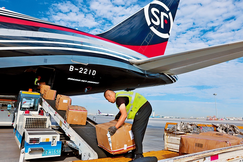 順豐是次在港上市的保薦人為高盛、華泰國際及摩根大通。