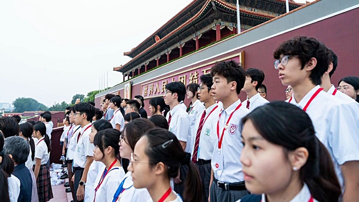 近1,300名港澳青少年升旗隊代表赴北京參與「向國旗敬禮」主題活動。fb：鄧炳強