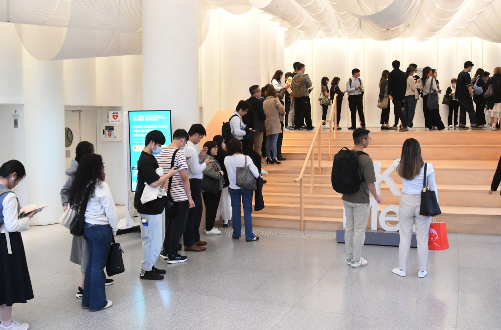 香港大學醫學院早前宣布，將於今年9月推出四年全日制內外全科醫學士課程第二學位入學途徑「MBBS（Graduate Entry）。