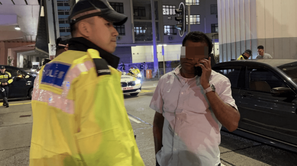 銀色七人車南亞裔男司機沒有受傷。蔡楚輝攝