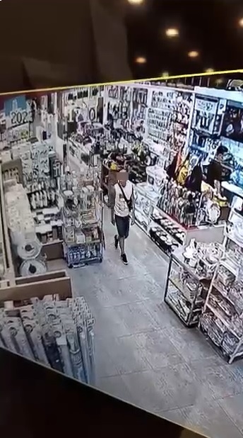 疑兇案發前曾進入鑽石山荷里活廣場一家家品店選刀。