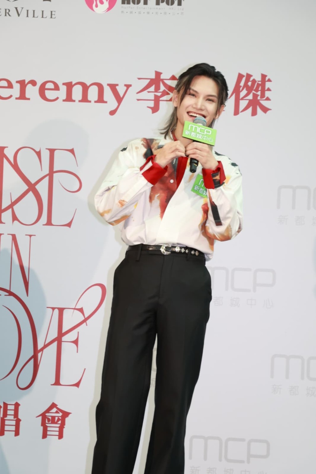 Jeremy指《不枉我們一起過》非自己擅長風格,故要揣摩如何唱,認有點難。 Jeremy指《不枉我們一起過》非自己擅長風格,故要揣摩如何唱,認有點難。