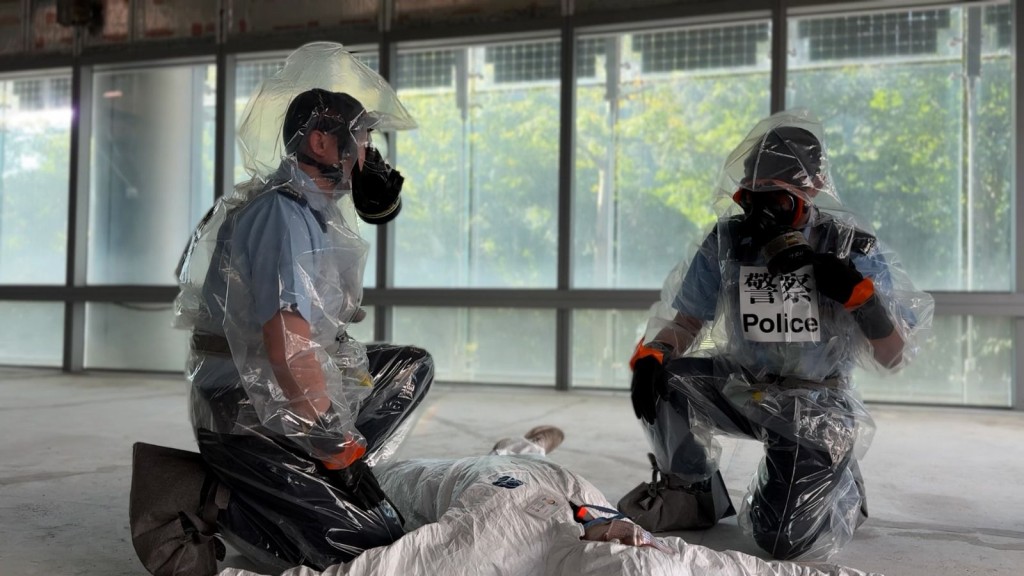 跨部門今日於香港科學園演習模擬生化核輻射洩漏。警方提供