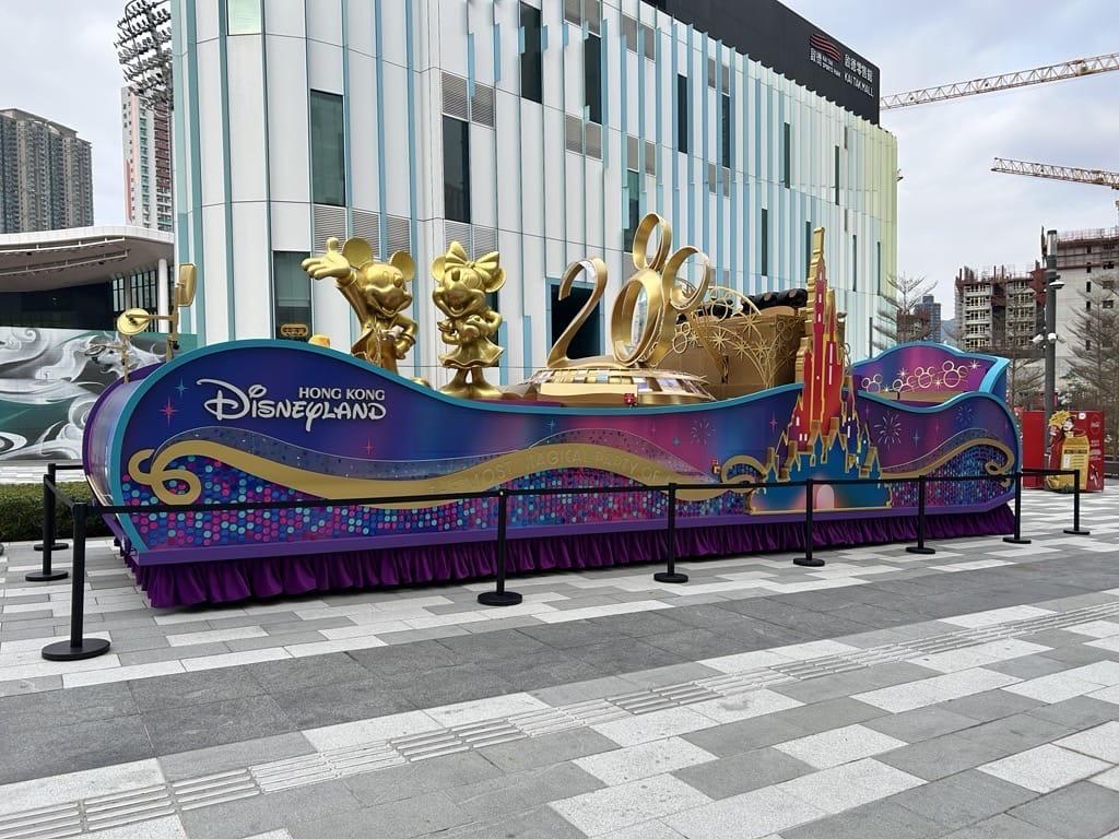 8輛賀年花車首度進駐啟德體育園。 8輛賀年花車首度進駐啟德體育園。