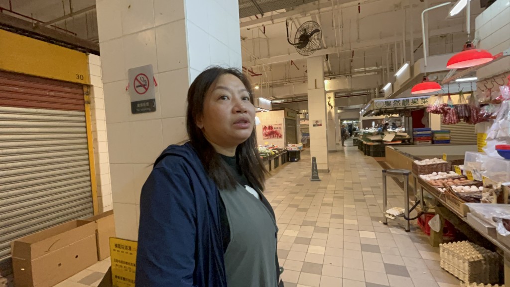 鄭女士指多名宏福苑居民搬走後，生意額下跌一半。