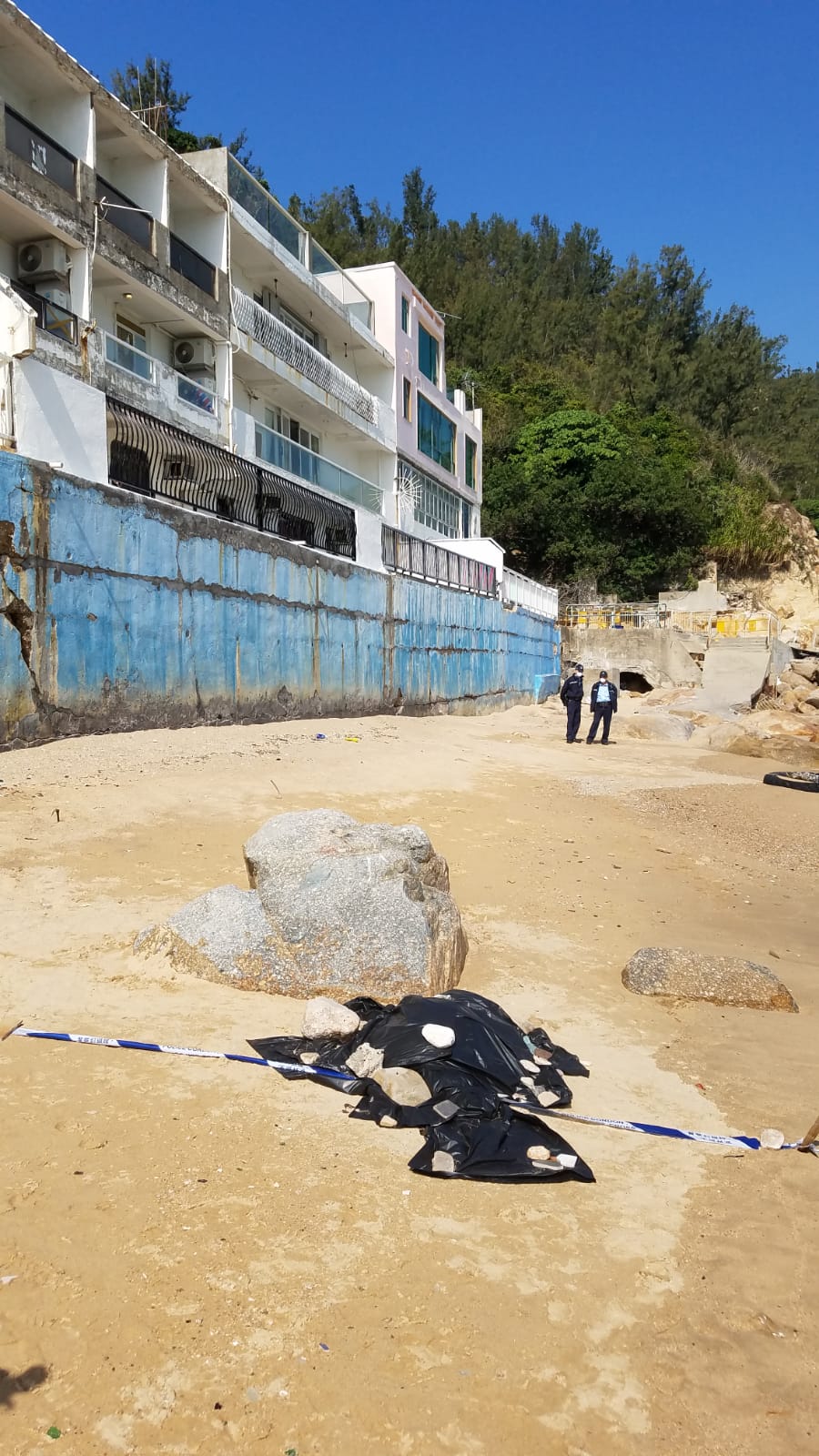 長洲東灣泳灘發現豬屍。 楊偉亨攝