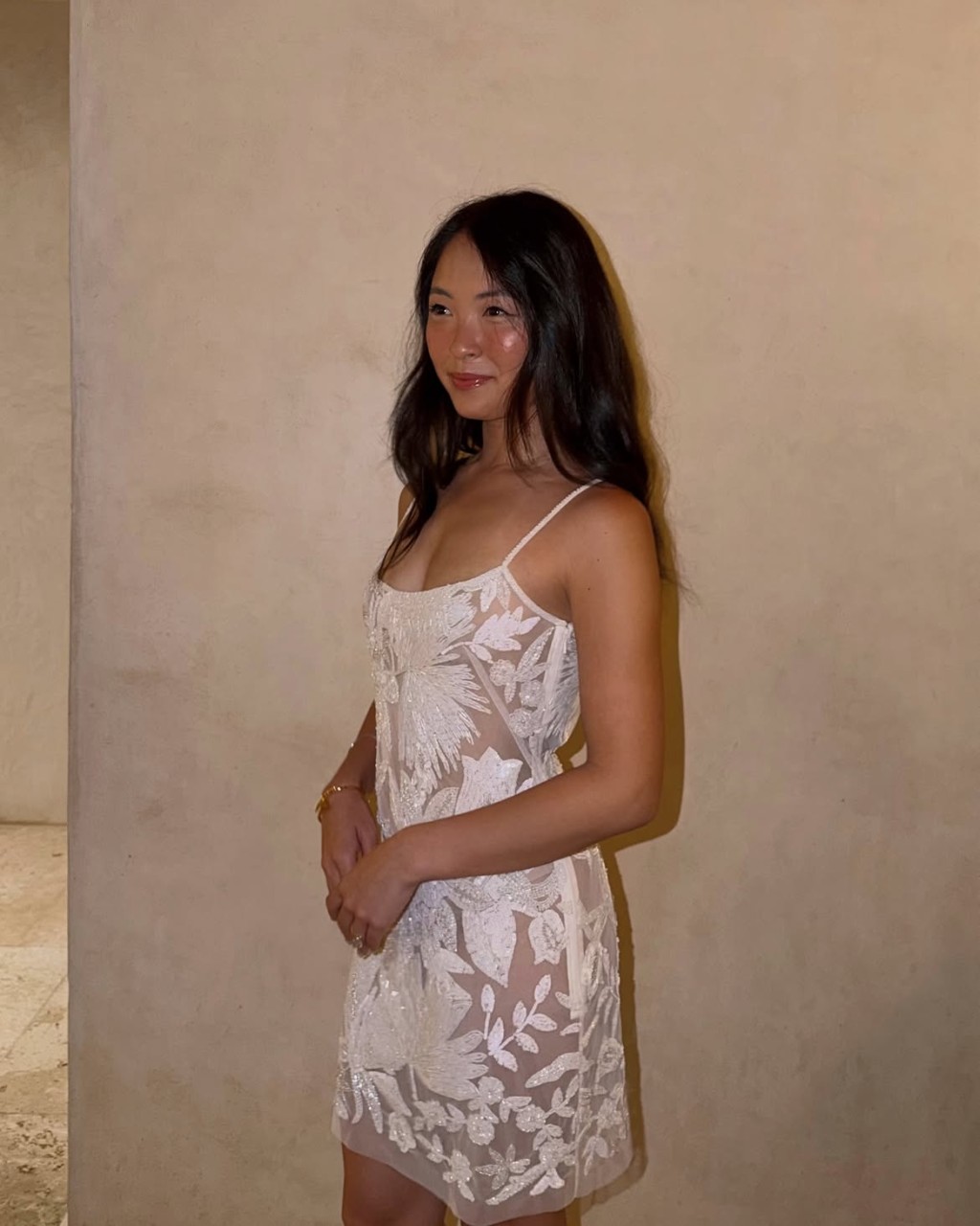 Allison Hsu換上多條吊帶裙。