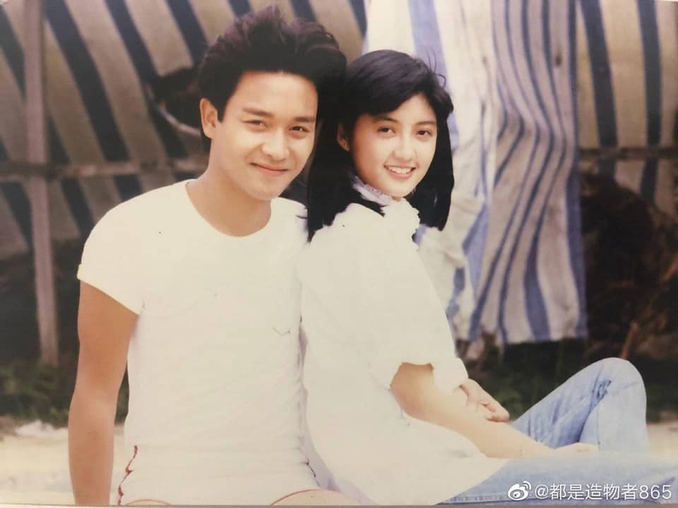 倪诗蓓与张国荣因日久生情曾发展成圈中情侣，更被被传媒形容为「张国荣的初恋女友」。