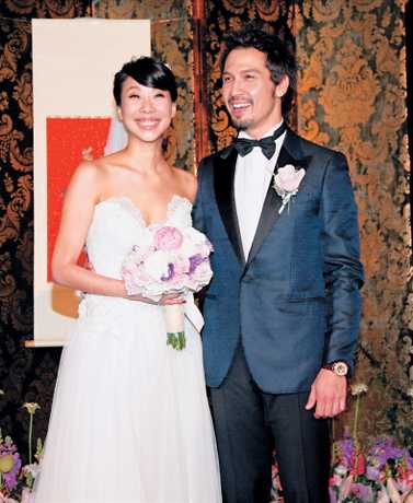 Julio与首任妻子离婚后，2013年跟前台中市市长胡志强千金胡婷婷（左）闪婚。