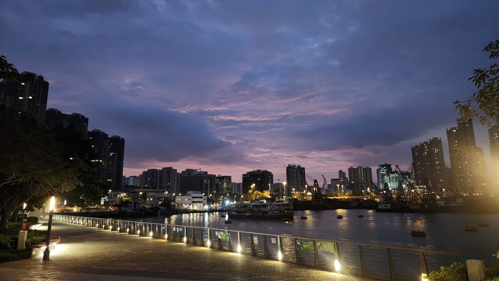 天文台｜今早普遍地區降至15度左右 明日早上仍稍涼 料周二、三氣溫回升 黎志偉攝