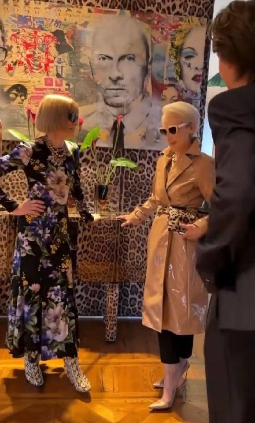 梅姨與Anna Wintour之後在後台碰面。