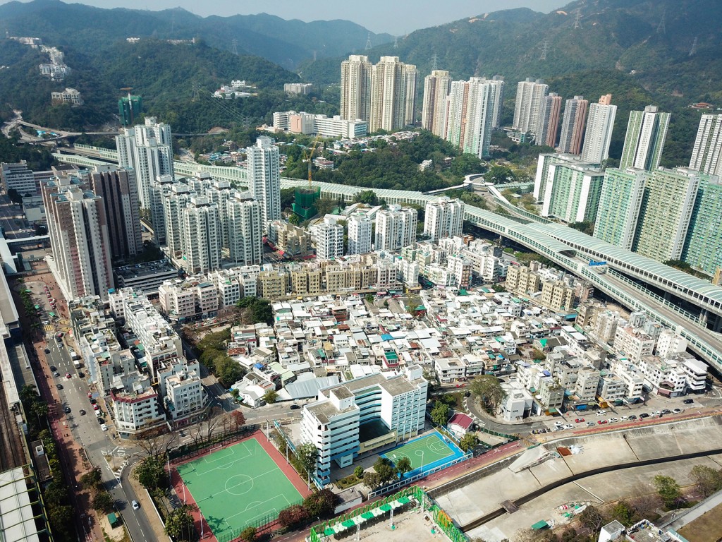 該港漂表示,留學期間曾居住於大圍,對環境相當熟悉,認為校網不錯之餘,相較於九龍市區的擠迫壓抑,區內自然環境更佳 該港漂表示,留學期間曾居住於大圍,對環境相當熟悉,認為校網不錯之餘,相較於九龍市區的擠迫壓抑,區內自然環境更佳