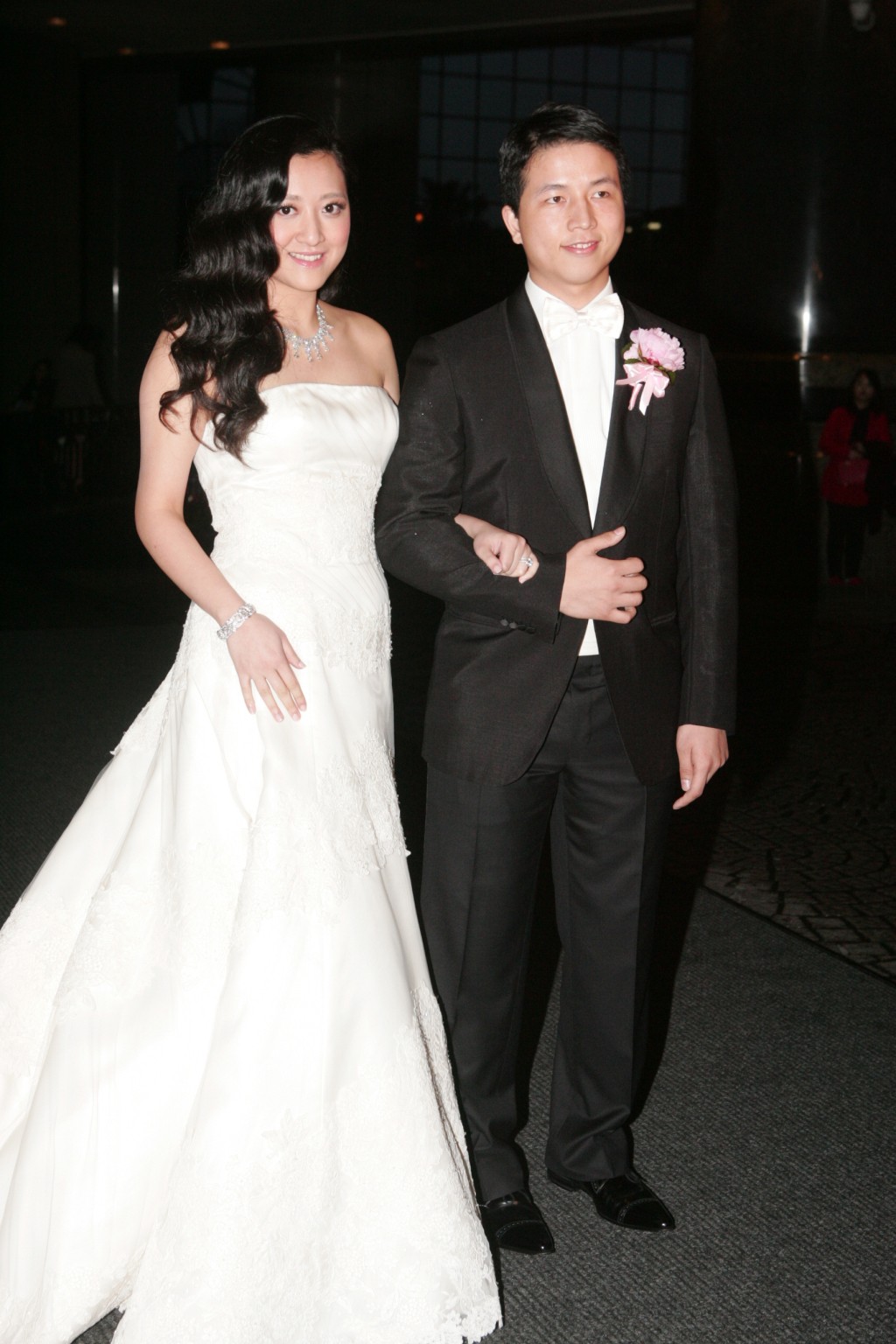 邱咏贤2010年结婚，丈夫许清池是福建富豪许连捷儿子。