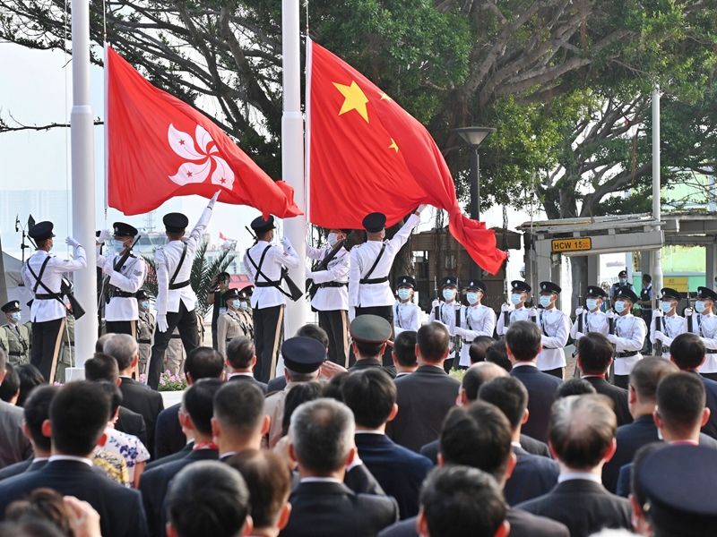 國慶72周年，特區政府舉行升旗儀式及酒會慶祝。網誌圖片