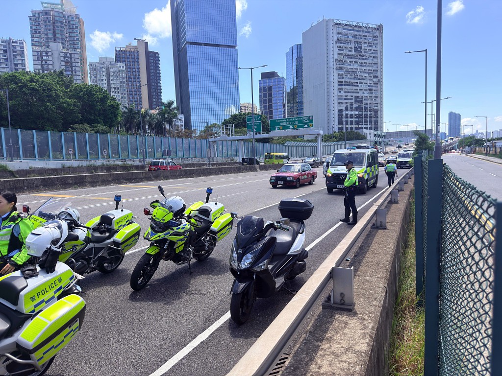 涉案電單車停在路肩。梁國峰攝 涉案電單車停在路肩。梁國峰攝