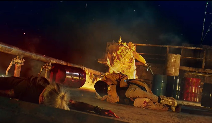 林峯在《神探大战》最后一幕全身著火，瞬间变「火人」正是由MJ做替身。(《神探大战》剧照)
