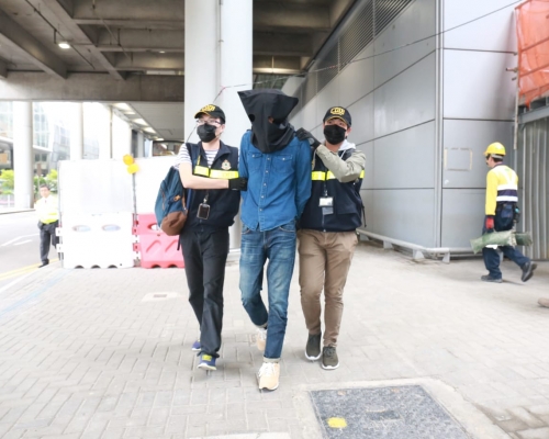 海關拘捕22歲男子