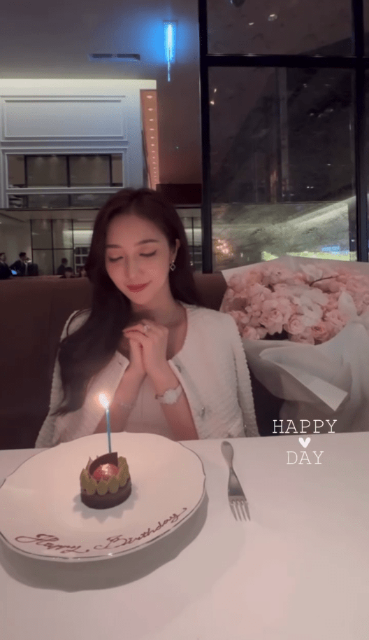 何依婷生日誠心許願。