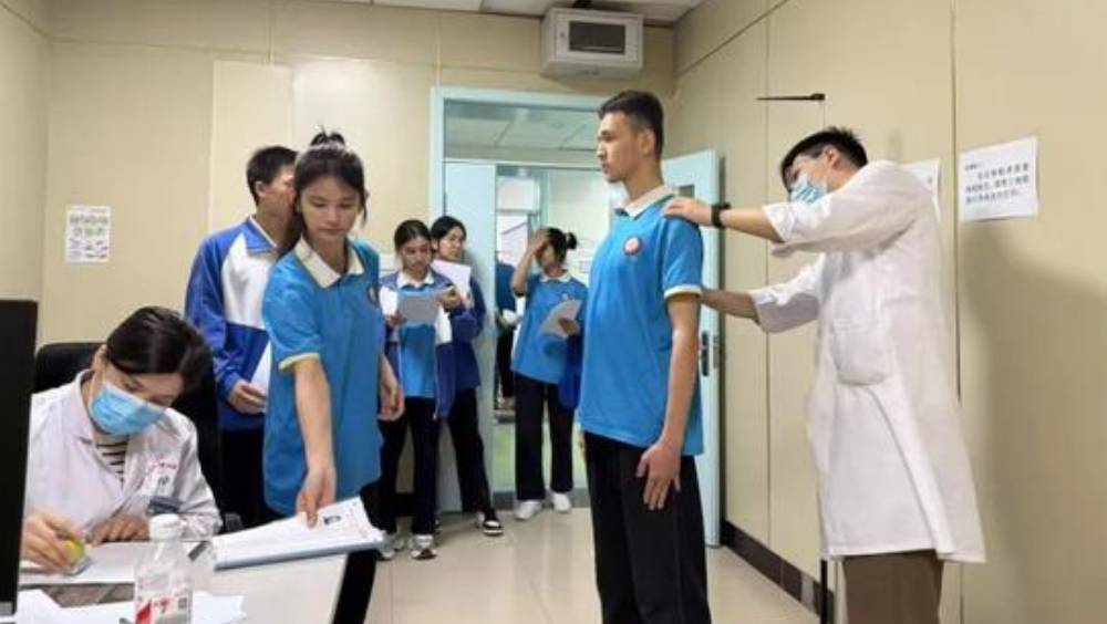 中學體檢。 中新社資料圖