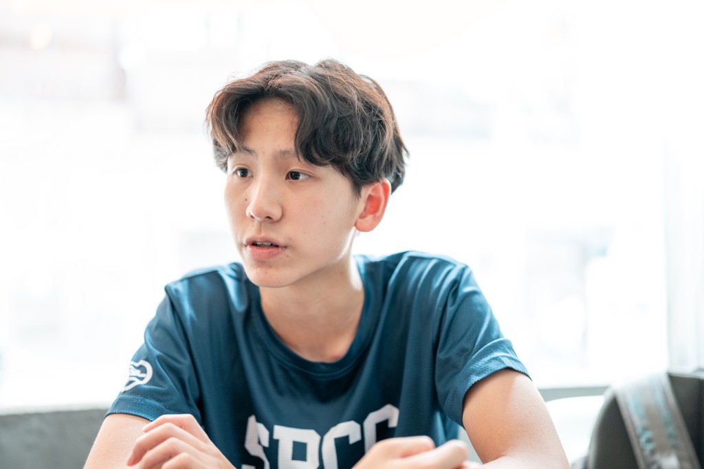 除了Game On,Owen今年亦與一班志同道合的同學創辦網球校隊。(圖片來源:《親子王》) 除了Game On,Owen今年亦與一班志同道合的同學創辦網球校隊。(圖片來源:《親子王》)