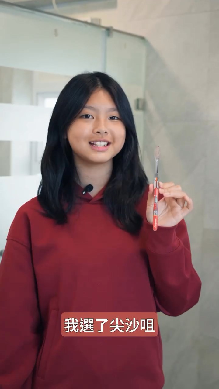 陸永曾與細女一起拍片,但細女中文能力成網民焦點,事關她很多中文字都不識讀。 陸永曾與細女一起拍片,但細女中文能力成網民焦點,事關她很多中文字都不識讀。