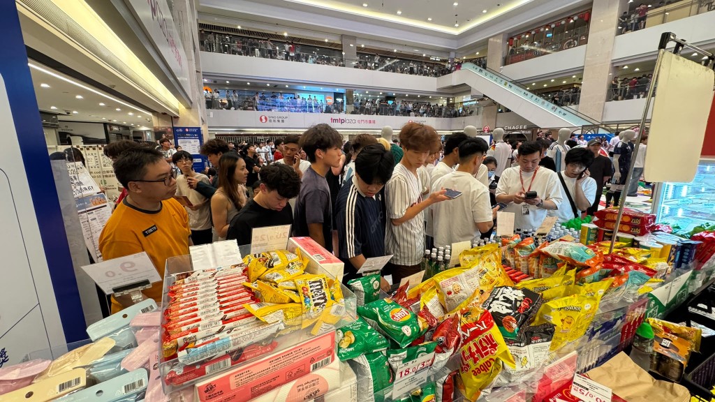 屯門市廣場除提供即叫即製外賣服務外,taste更設期間限定小食亭,深受球迷歡迎 屯門市廣場除提供即叫即製外賣服務外,taste更設期間限定小食亭,深受球迷歡迎