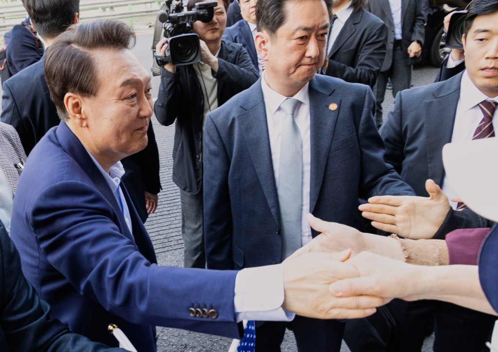 尹錫悅在首日庭審，全盤否認內亂罪指控。美聯社