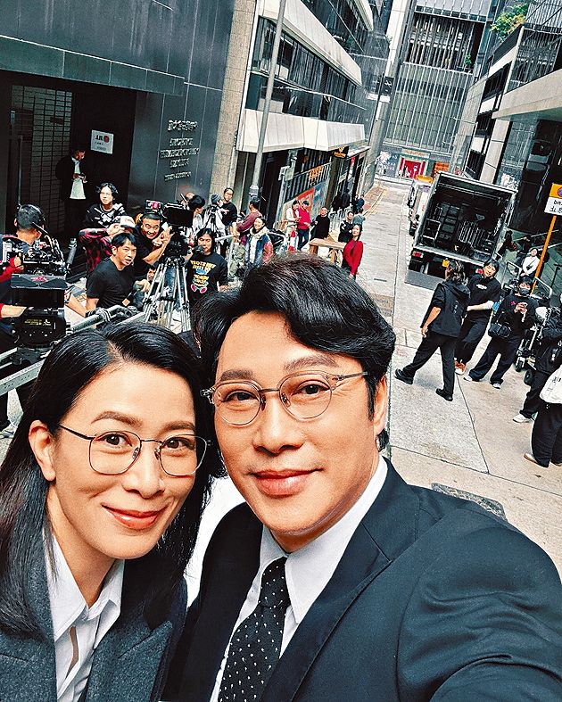 他要多謝在劇中有阿佘這個強勁對手。