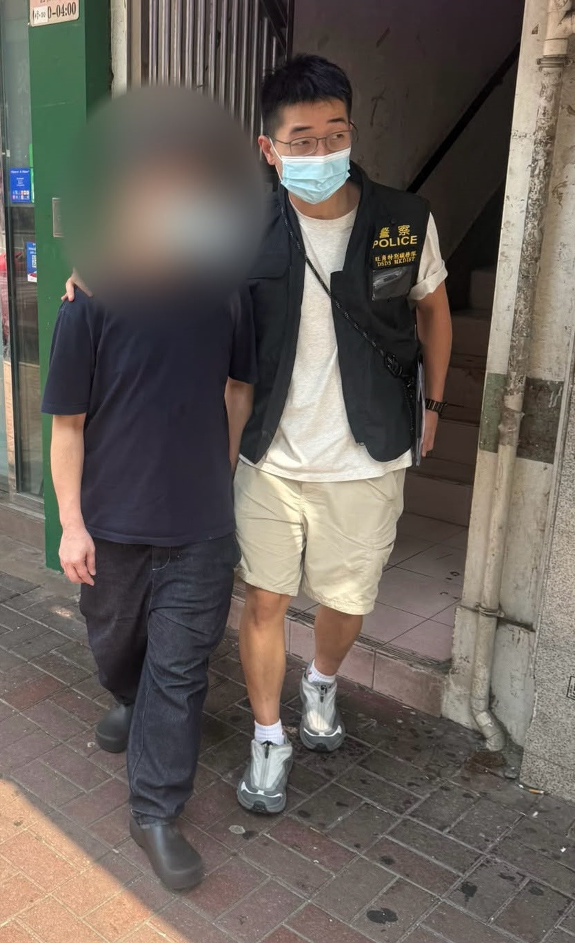 一名60歲姓唐本地男子涉嫌「管理賣淫場所」被捕。警方提供 一名60歲姓唐本地男子涉嫌「管理賣淫場所」被捕。警方提供
