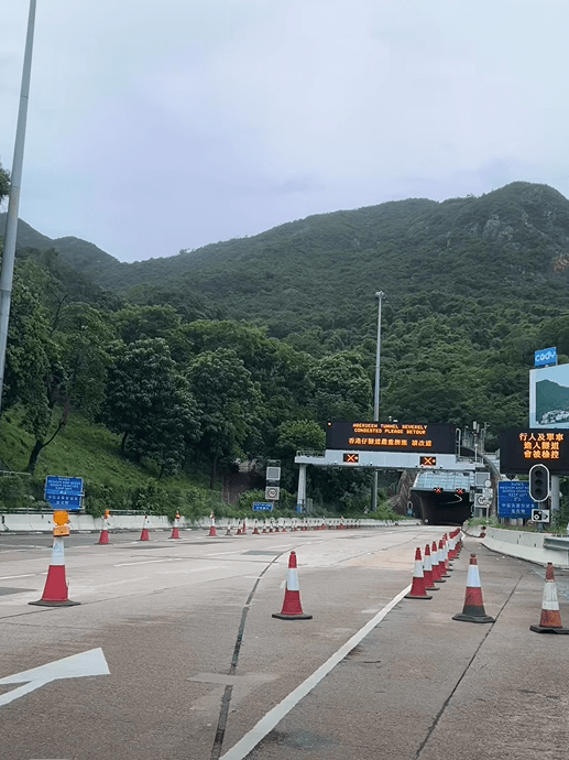 香港仔隧道黃竹坑入口往灣仔方向一度全封。FB:南區之友 2.0 香港仔隧道黃竹坑入口往灣仔方向一度全封。FB:南區之友 2.0