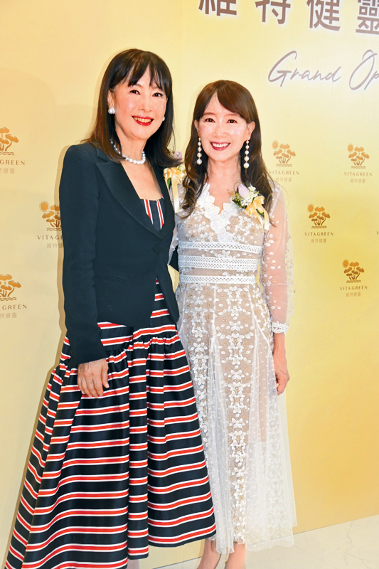 陳美齡（右）今次特意從日本返港撐家姐陳曦齡。