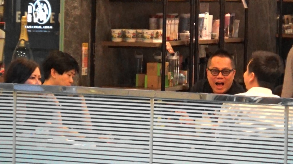 彭導突然大笑,嚇死人咩。