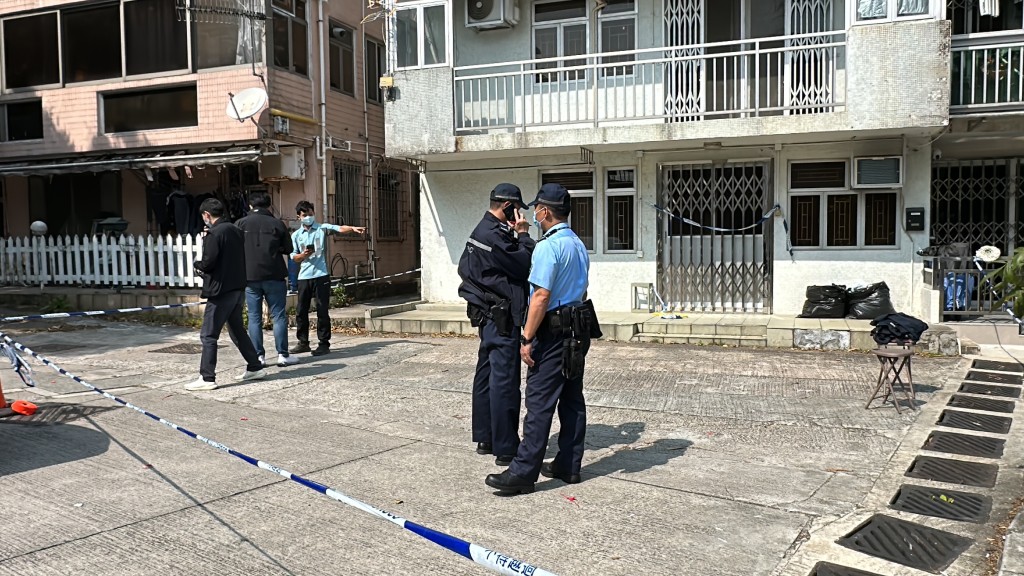 警方续到龙川村调查。刘汉权摄