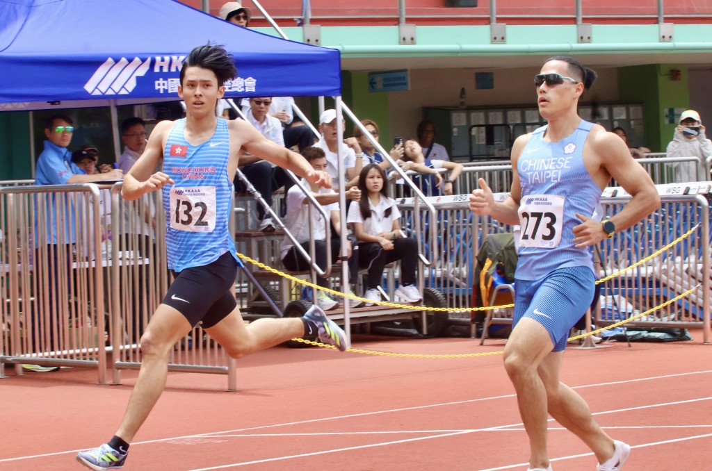 男子200米決賽冠軍楊俊瀚(右)、亞軍吳君浩(左)。徐嘉華攝 男子200米決賽冠軍楊俊瀚(右)、亞軍吳君浩(左)。徐嘉華攝