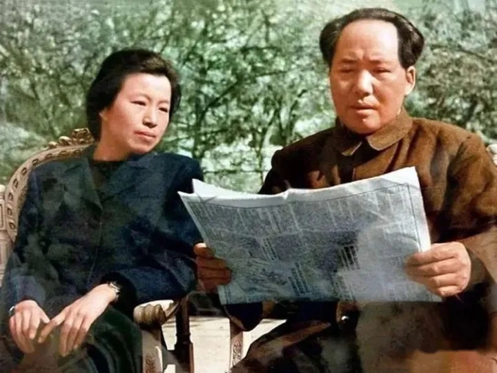 50年代，毛澤東和江青在一起。