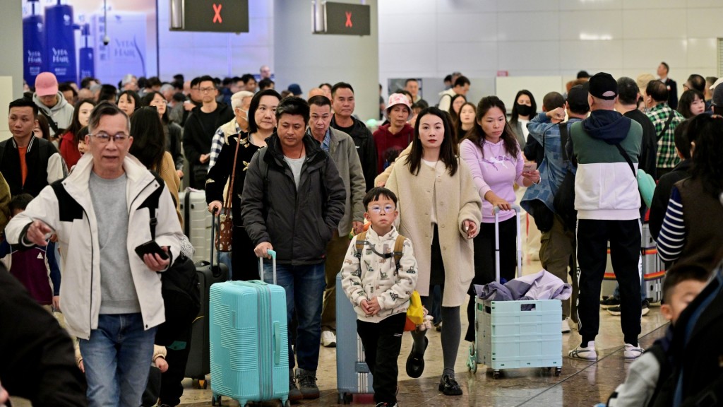 上周六(12月27日),高铁单日乘客量更创出超过13万7千人次的历史新高。资料图片 上周六(12月27日),高铁单日乘客量更创出超过13万7千人次的历史新高。资料图片