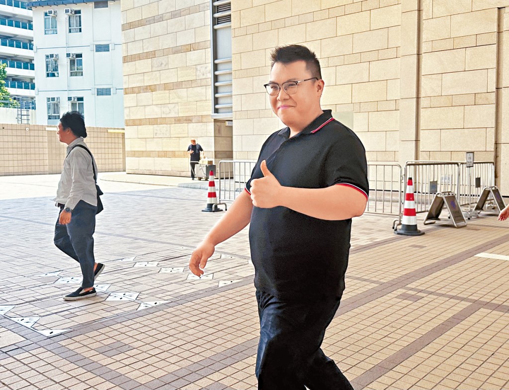 被告容昌明還柙至下月判刑。