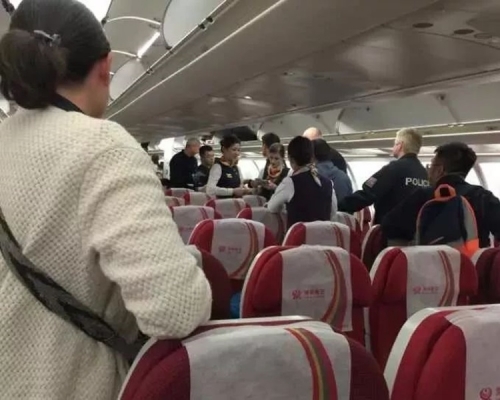 有乘客報不見了5000多美元 (約3.9萬港元)。網圖